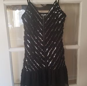 3/$10 Guess sequin top EUC